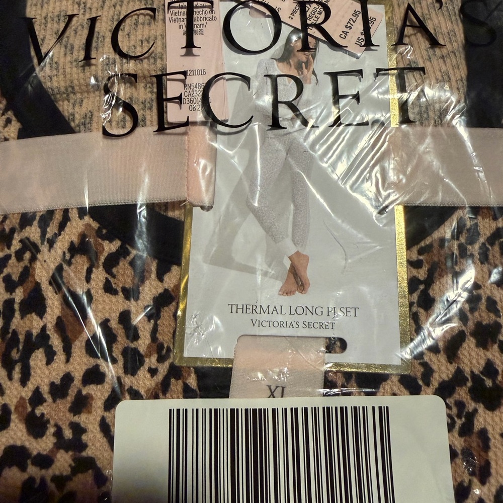 Victoria's Secret brand new Leopard Print Long Sleeve top with matching bottoms - Picture 3 of 3
